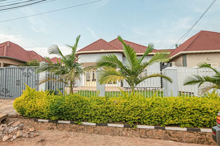 Rented! Convenient 4BR/3BA Home for Students in Sekimondo Estate, Bumbogo