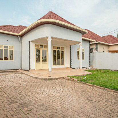 Convenient 4BR/3BA Home for Students in Sekimondo Estate, Bumbogo