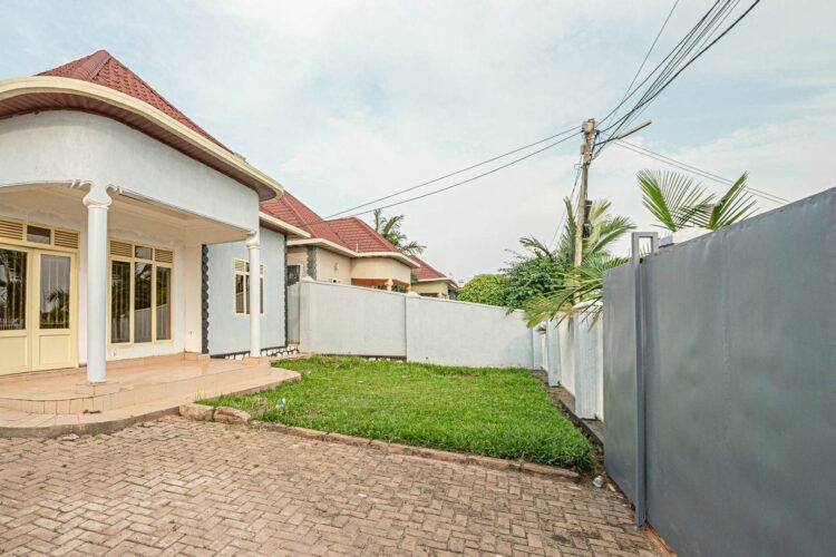Rented! Convenient 4BR/3BA Home for Students in Sekimondo Estate, Bumbogo