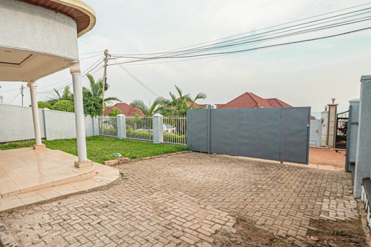 Rented! Convenient 4BR/3BA Home for Students in Sekimondo Estate, Bumbogo