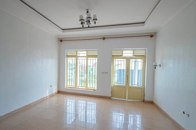 Convenient 4BR/3BA Home for Students in Sekimondo Estate, Bumbogo